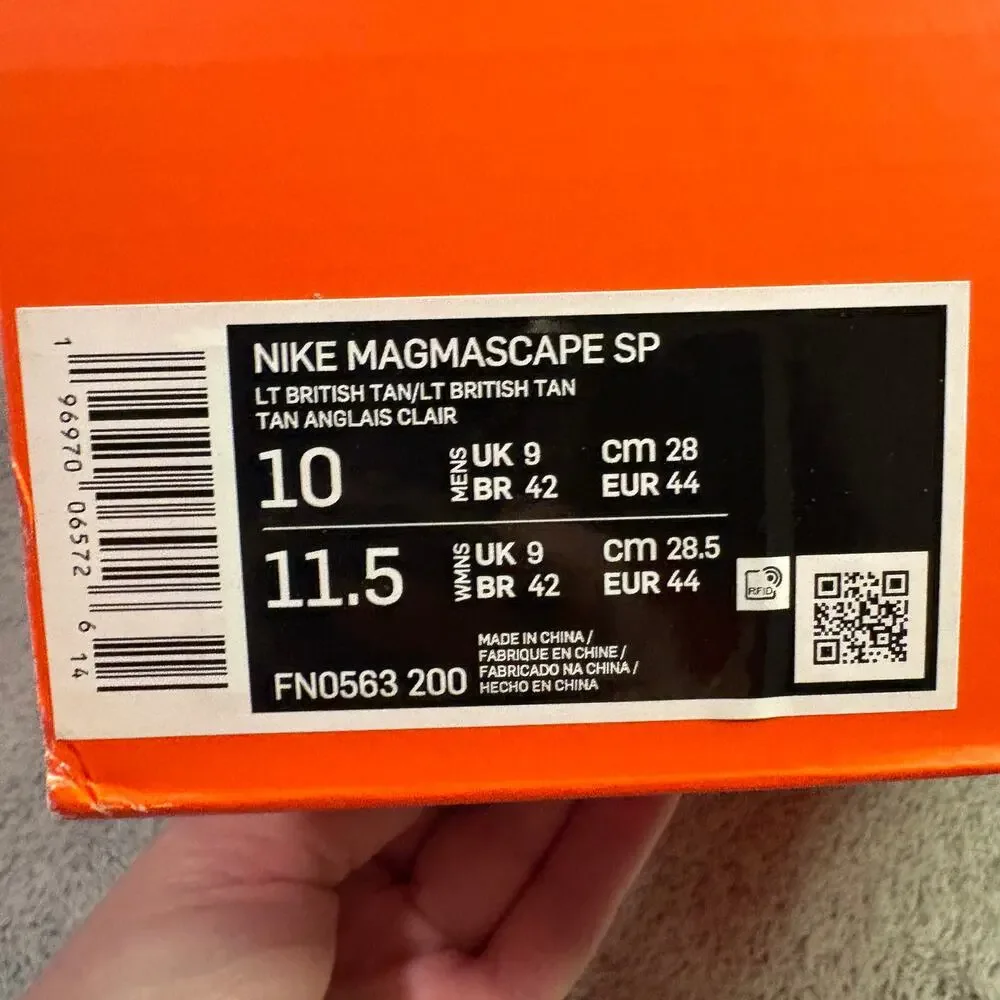 Nike sacai magmascape